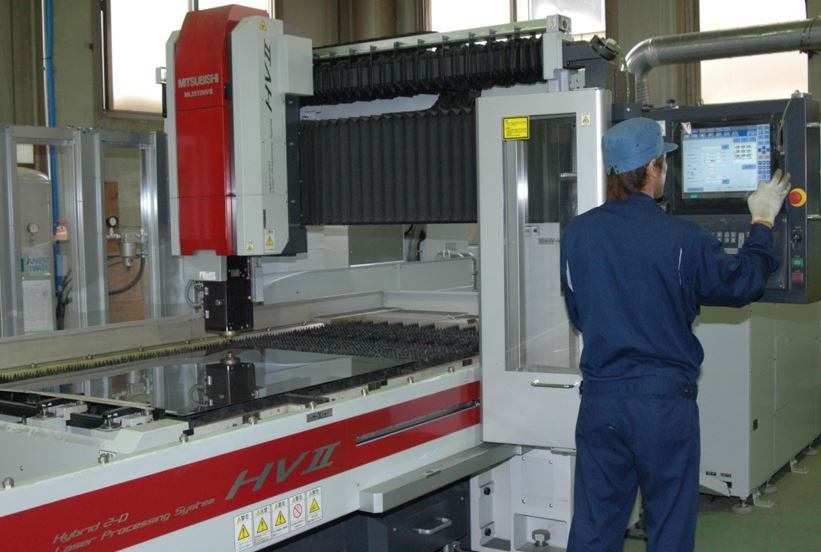 レーザー加工機